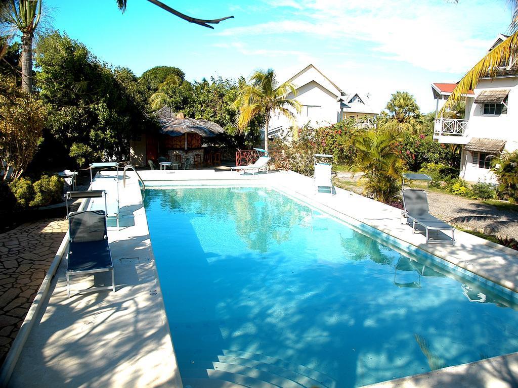 Sunflower Resort & Villas Runaway Bay Buitenkant foto